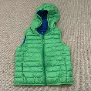Uniqlo Puffy hoodie vest size 5-6